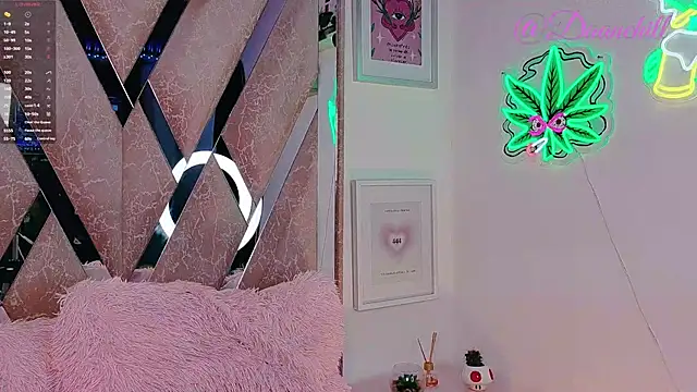 Snapshot of ScarlettRusso1 chatting on December 15, 2025, 10:04 pm ScarlettRusso1 online show from December 15, 2025, 10:04 pm