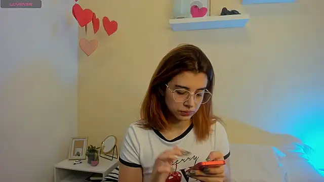 Katty  Rousse online show from October 1, 2025, 5:17 pm