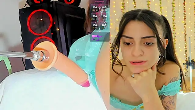 Snapshot of Kitty__Rose__ chatting on October 15, 2025, 10:23 am Kitty Rose online show from October 15, 2025, 10:23 am