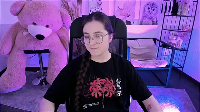 Snapshot of VirtuallVoyant chatting on December 4, 2025, 8:46 am VirtuallVoyant online show from December 4, 2025, 8:46 am