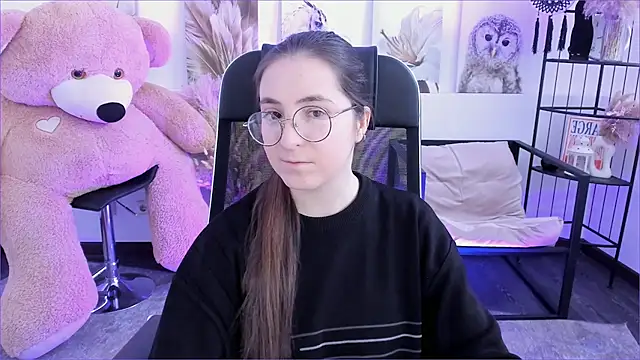 Snapshot of VirtuallVoyant chatting on December 16, 2025, 7:23 am VirtuallVoyant online show from December 16, 2025, 7:23 am