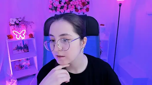 Snapshot of VirtuallVoyant chatting on October 20, 2025, 7:20 am VirtuallVoyant online show from October 20, 2025, 7:20 am