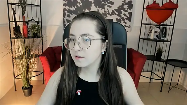 Snapshot of VirtuallVoyant chatting on November 12, 2025, 2:15 am VirtuallVoyant online show from November 12, 2025, 2:15 am