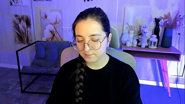 Snapshot of VirtuallVoyant chatting on November 14, 2025, 4:38 am VirtuallVoyant online show from November 14, 2025, 4:38 am