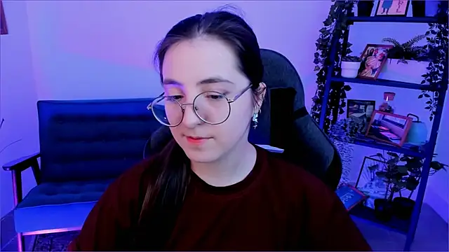 Snapshot of VirtuallVoyant chatting on October 7, 2025, 3:29 am VirtuallVoyant online show from October 7, 2025, 3:29 am