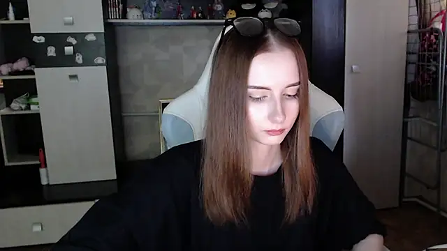 Cutti Crystal online show from November 11, 2025, 2:50 am