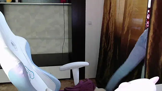 Cutti Crystal online show from February 11, 2026, 9:42 am