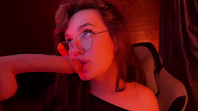 Snapshot of Crucio chatting on May 21, 2026, 7:55 pm Crucio online show from May 21, 2026, 7:55 pm