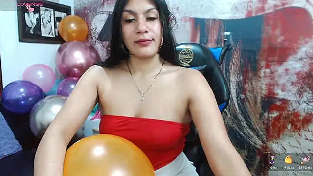 gigi gilt  online show from April 26, 2026, 4:26 pm