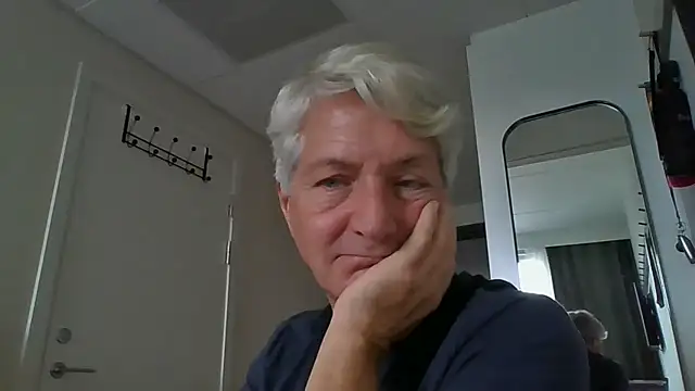 Snapshot of Swegay12-Exhi chatting on October 5, 2025, 1:13 pm Swegay12-Exhi online show from October 5, 2025, 1:13 pm