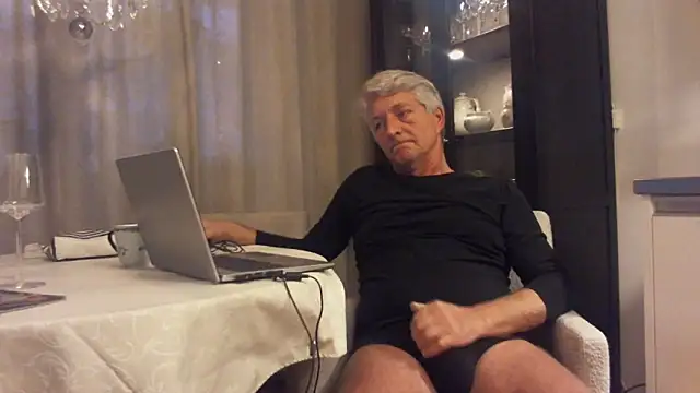 Snapshot of Swegay12-Exhi chatting on February 6, 2026, 3:19 pm Swegay12-Exhi online show from February 6, 2026, 3:19 pm