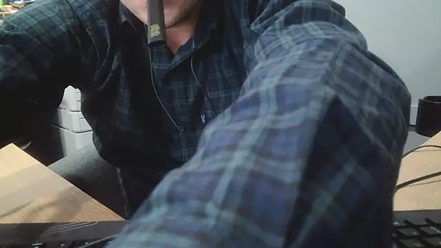 wank-over-ur-photo online show from October 14, 2025, 8:37 am