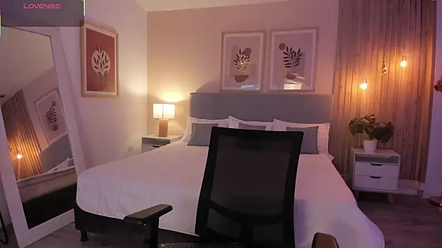 AuroraEvanss online show from November 14, 2025, 10:24 pm