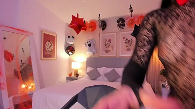 AuroraEvanss online show from October 16, 2025, 9:23 pm