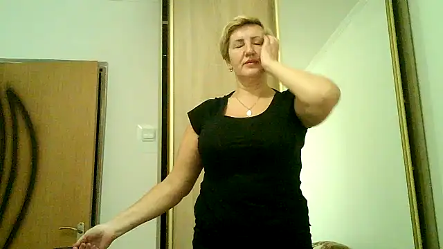 Snapshot of Dana4921 chatting on November 18, 2025, 3:04 pm Dana4921 online show from November 18, 2025, 3:04 pm