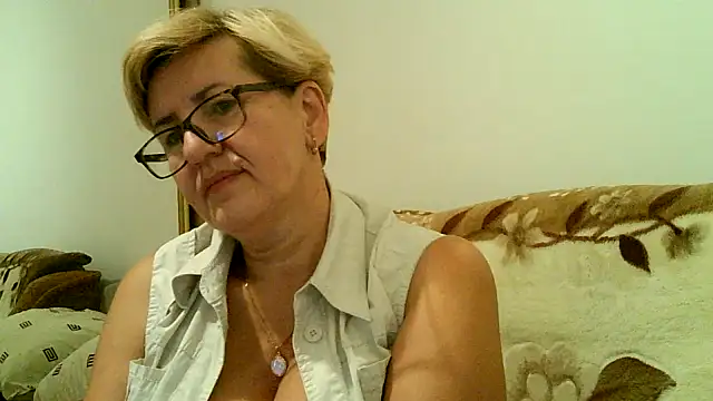 Snapshot of Dana4921 chatting on October 19, 2025, 3:48 pm Dana4921 online show from October 19, 2025, 3:48 pm