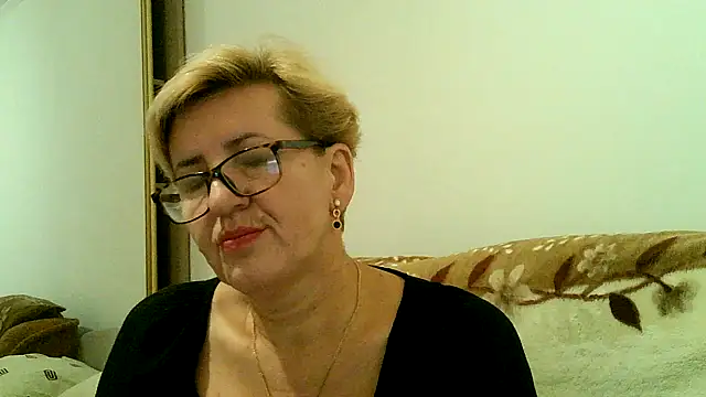 Snapshot of Dana4921 chatting on October 21, 2025, 3:44 pm Dana4921 online show from October 21, 2025, 3:44 pm