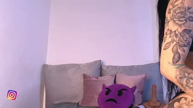 Lilygomezz online show from July 2, 2026, 8:42 am