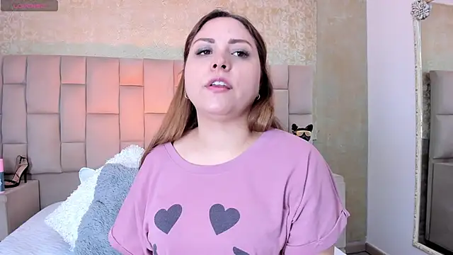 cloesummerr  online show from November 3, 2025, 1:47 pm