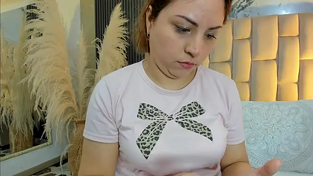 cloesummerr  online show from June 7, 2026, 12:32 pm