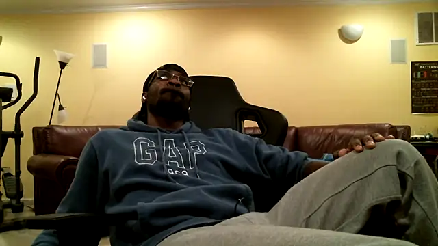 Snapshot of james421__ chatting on May 3, 2026, 4:17 am james421 online show from May 3, 2026, 4:17 am