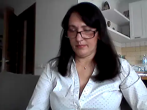 Elena48324 online show from May 8, 2026, 9:46 am