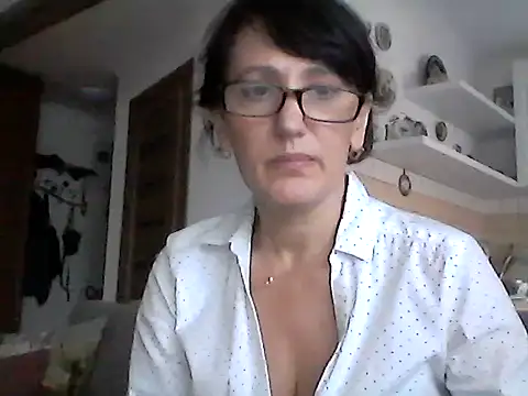 Snapshot of Elena48324 chatting on December 5, 2025, 12:15 pm Elena48324 online show from December 5, 2025, 12:15 pm