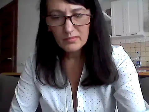 Snapshot of Elena48324 chatting on November 2, 2025, 12:21 pm Elena48324 online show from November 2, 2025, 12:21 pm