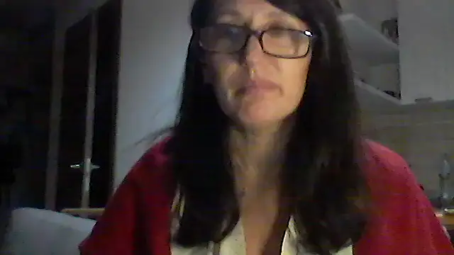 Snapshot of Elena48324 chatting on December 1, 2025, 6:20 pm Elena48324 online show from December 1, 2025, 6:20 pm