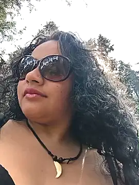 Snapshot of Yaya_watson chatting on May 23, 2026, 7:24 pm Yaya watson online show from May 23, 2026, 7:24 pm