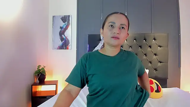 Snapshot of Zafiro__Brown chatting on May 16, 2026, 10:31 pm Zafiro Brown online show from May 16, 2026, 10:31 pm