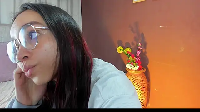 Snapshot of Dafne_Mel chatting on November 29, 2025, 8:09 pm Dafne Mel online show from November 29, 2025, 8:09 pm