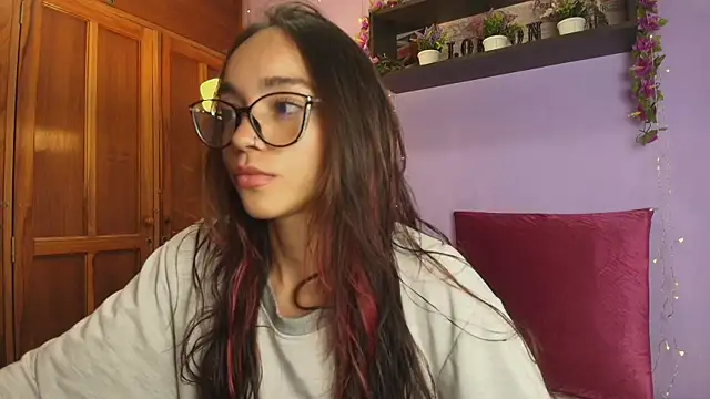 Snapshot of Dafne_Mel chatting on October 18, 2025, 7:49 pm Dafne Mel online show from October 18, 2025, 7:49 pm