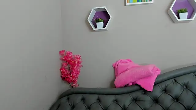 Snapshot of Dafne_Mel chatting on September 9, 2025, 12:25 pm Dafne Mel online show from September 9, 2025, 12:25 pm