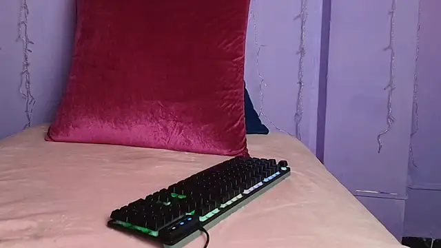 Snapshot of Dafne_Mel chatting on October 20, 2025, 12:27 pm Dafne Mel online show from October 20, 2025, 12:27 pm