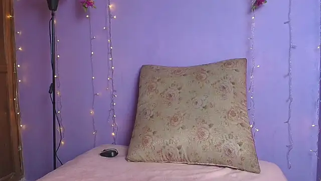 Snapshot of Dafne_Mel chatting on October 23, 2025, 1:21 pm Dafne Mel online show from October 23, 2025, 1:21 pm