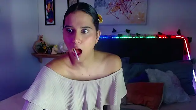 Snapshot of valentini_villa chatting on November 25, 2025, 7:25 pm valentini villa online show from November 25, 2025, 7:25 pm