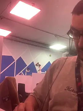 Snapshot of malek_xarx_ chatting on December 3, 2025, 3:00 pm malek xarx online show from December 3, 2025, 3:00 pm