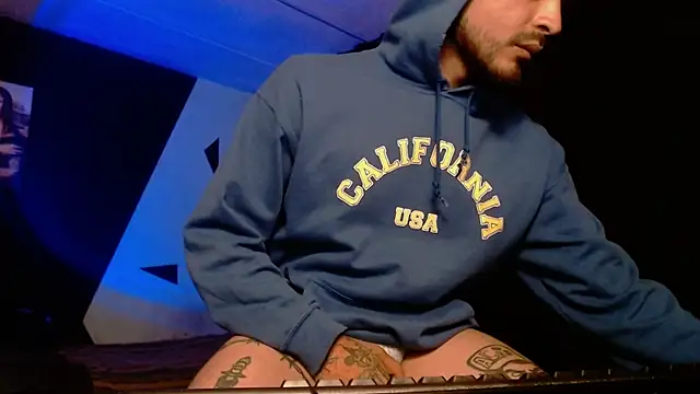 Snapshot of malek_xarx_ chatting on October 25, 2025, 5:50 am malek xarx online show from October 25, 2025, 5:50 am