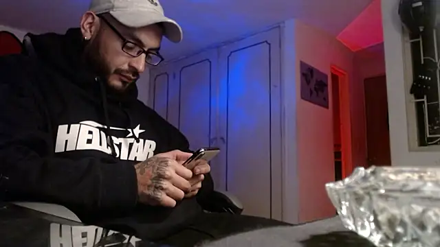 malek xarx  online show from February 3, 2026, 1:38 am