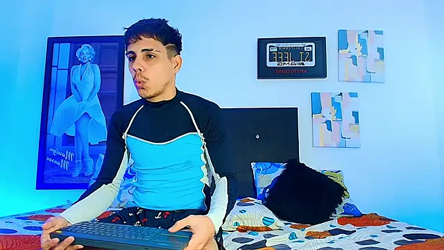 Snapshot of Luke_Stone chatting on October 28, 2025, 6:51 pm Luke Stone online show from October 28, 2025, 6:51 pm