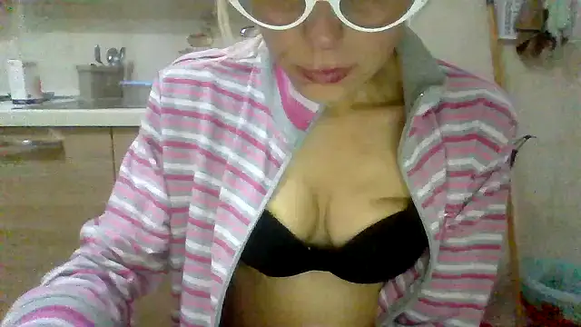 Snapshot of Kelly80 chatting on May 19, 2026, 2:51 am Kelly80 online show from May 19, 2026, 2:51 am