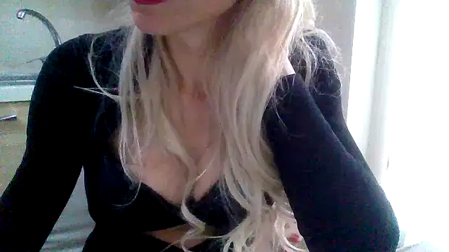 Kelly80 online show from April 22, 2026, 3:41 pm