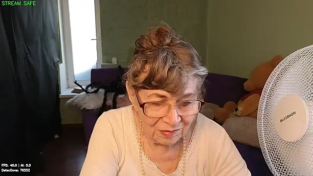 Snapshot of Betty_Brick chatting on July 25, 2026, 4:02 pm Betty Brick online show from July 25, 2026, 4:02 pm