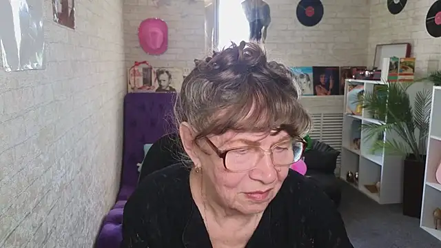 Betty Brick online show from May 25, 2026, 12:59 pm