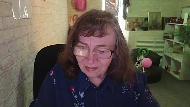 Snapshot of Betty_Brick chatting on May 31, 2026, 2:12 pm Betty Brick online show from May 31, 2026, 2:12 pm