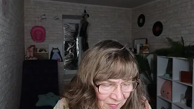 Betty Brick online show from May 26, 2026, 3:54 pm