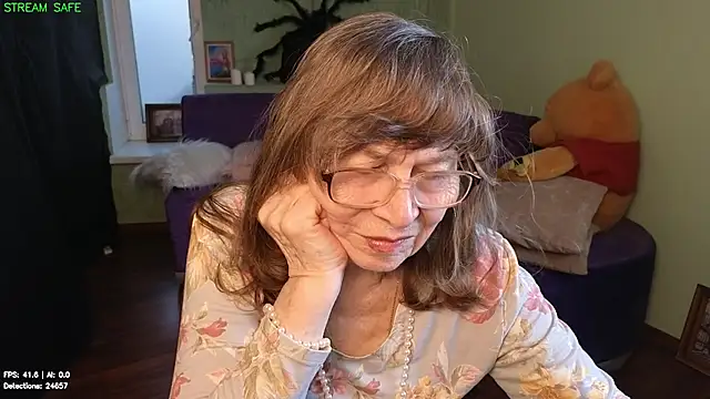 Snapshot of Betty_Brick chatting on July 23, 2026, 1:52 pm Betty Brick online show from July 23, 2026, 1:52 pm