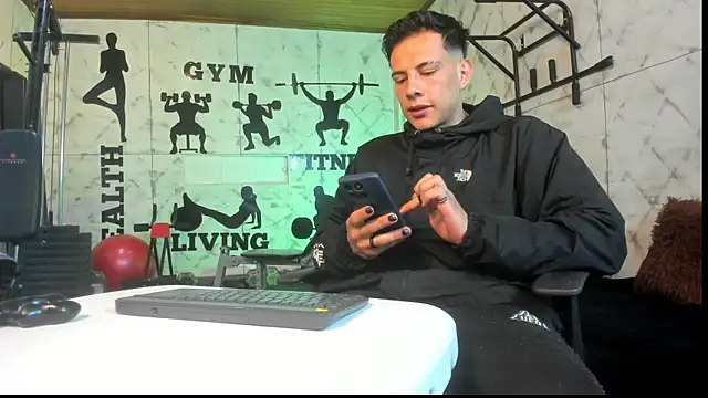 Snapshot of Dustin_Sonne chatting on June 12, 2026, 3:37 am Dustin Sonne online show from June 12, 2026, 3:37 am