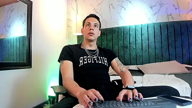 Snapshot of Dustin_Sonne chatting on June 8, 2026, 3:40 am Dustin Sonne online show from June 8, 2026, 3:40 am